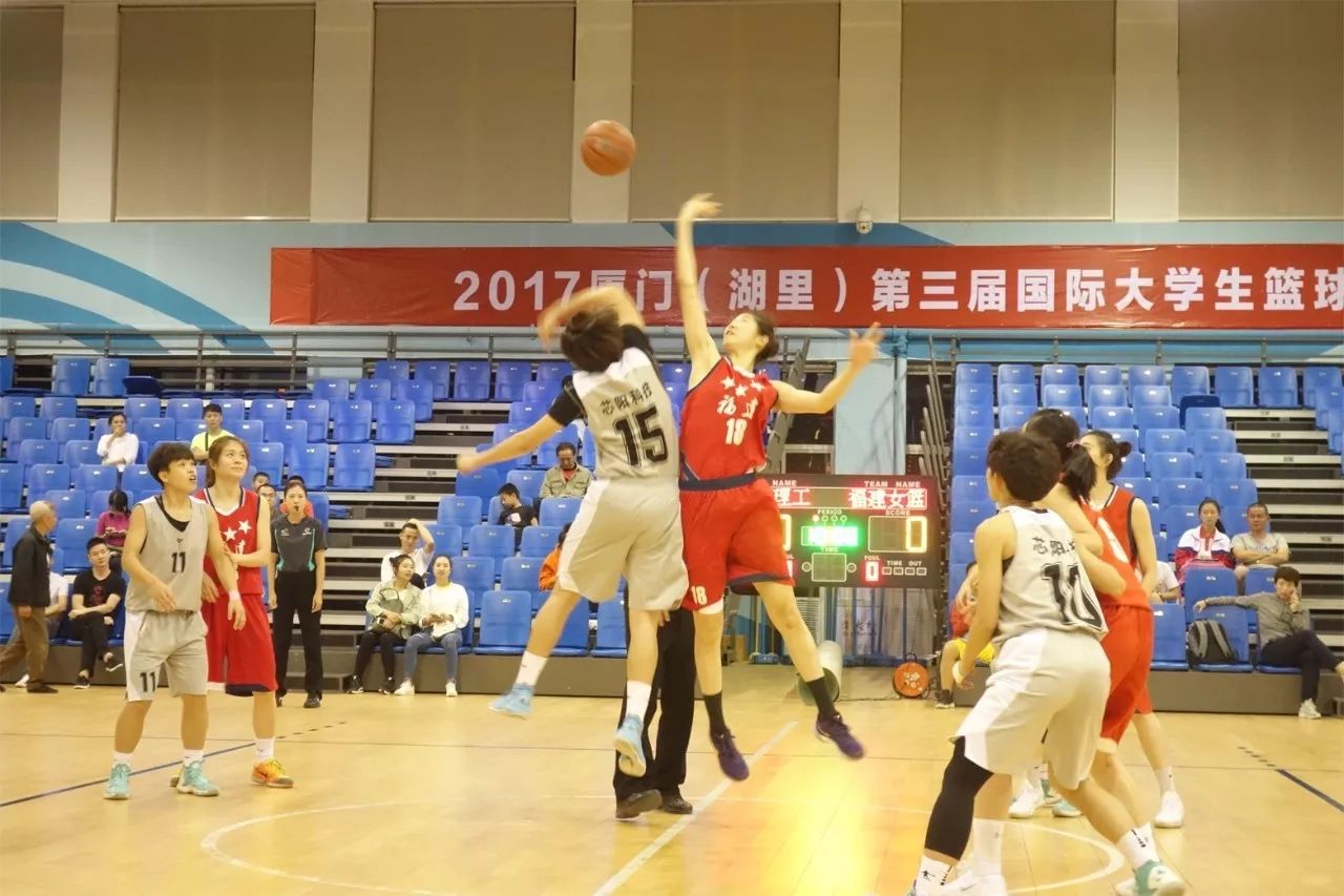 林书豪现身2017 Jr. NBA 导师大课堂上海站，教小学员基本功畅谈篮球人生 - 中国日报网